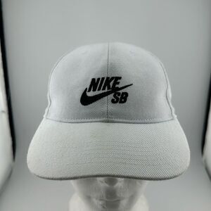 Kids Nike SB white SnapBack hat